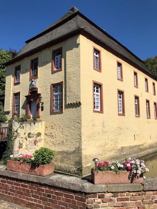 Charmante Ferienwohnungen Auf Reitstall Wasserburg Anstel - Ein Ort Zum Wohlfuehlen Und Entspannen Rommerskirchen ภายนอก รูปภาพ